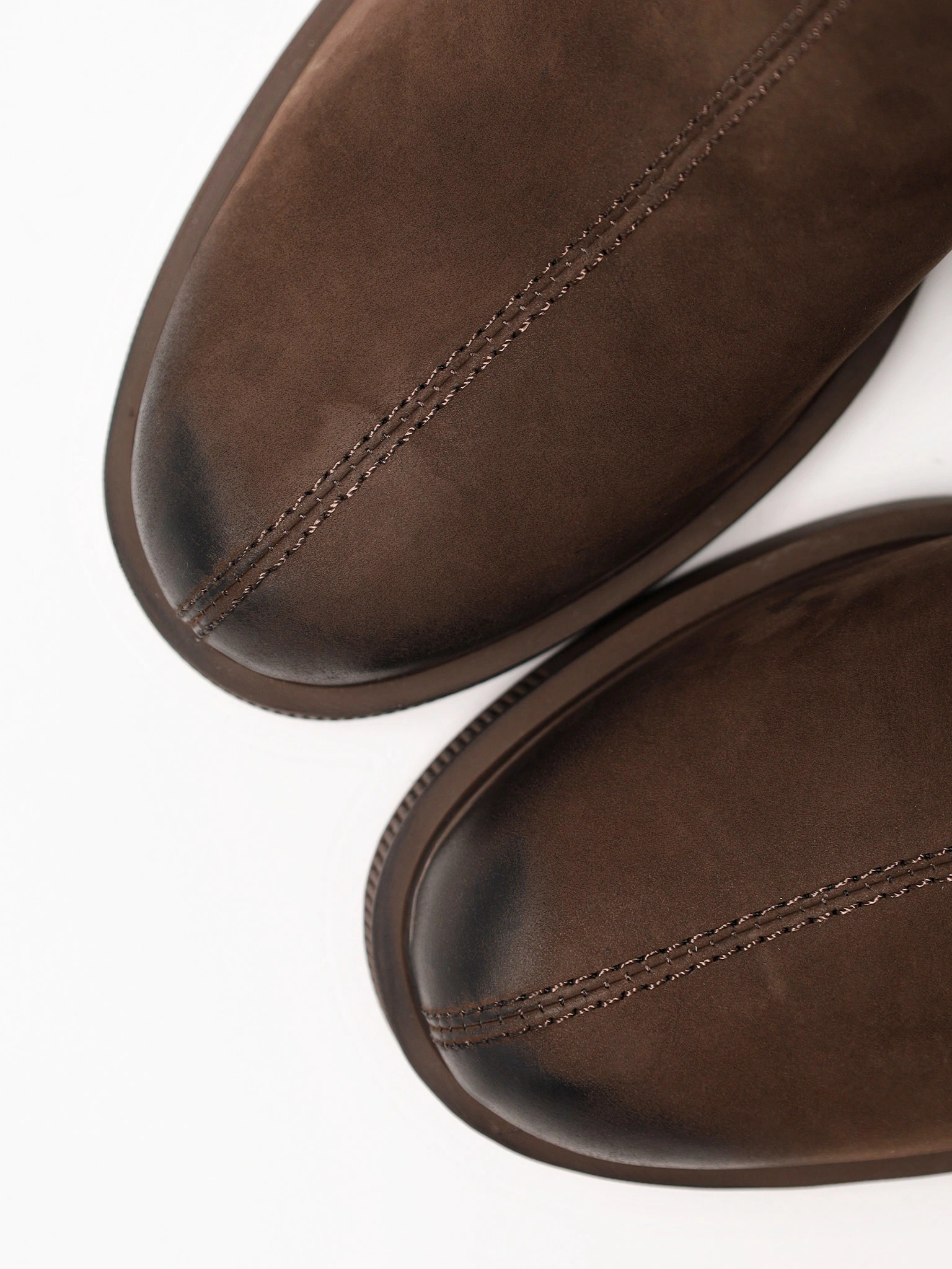 Ботильоны коричневого цвета на высоком широком каблуке